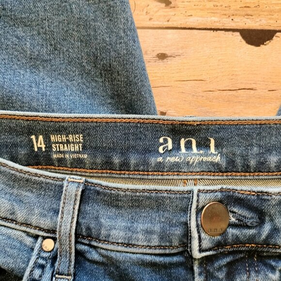a.n.a High Rise Straight Leg Ankle Jeans 14 Med Wash Patches Whiskering Fading - Picture 7 of 7